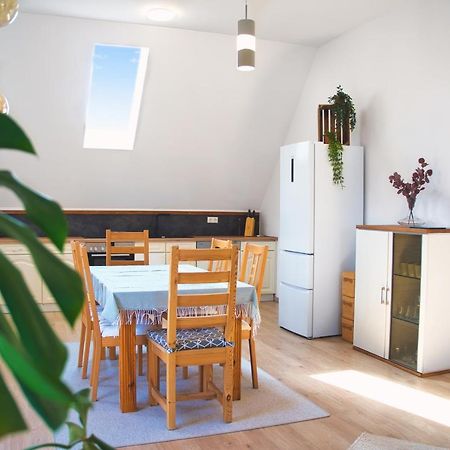 Luxus Apartment! Kueche, Balkon, Netflix, Parkplatz - 8 Personen Ilmmunster Eksteriør billede